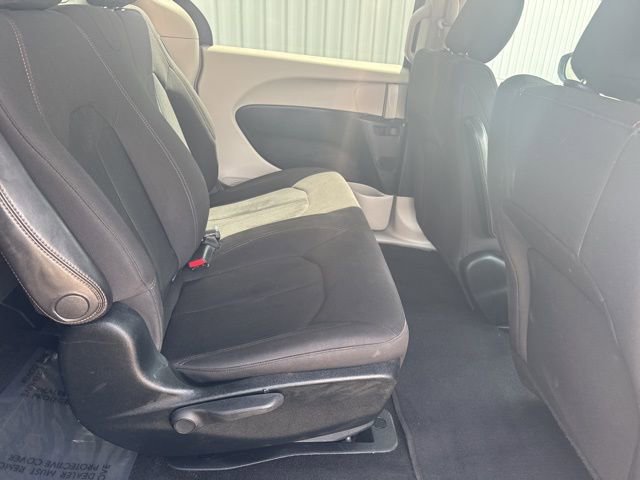 Used 2018 Chrysler Pacifica L image 13