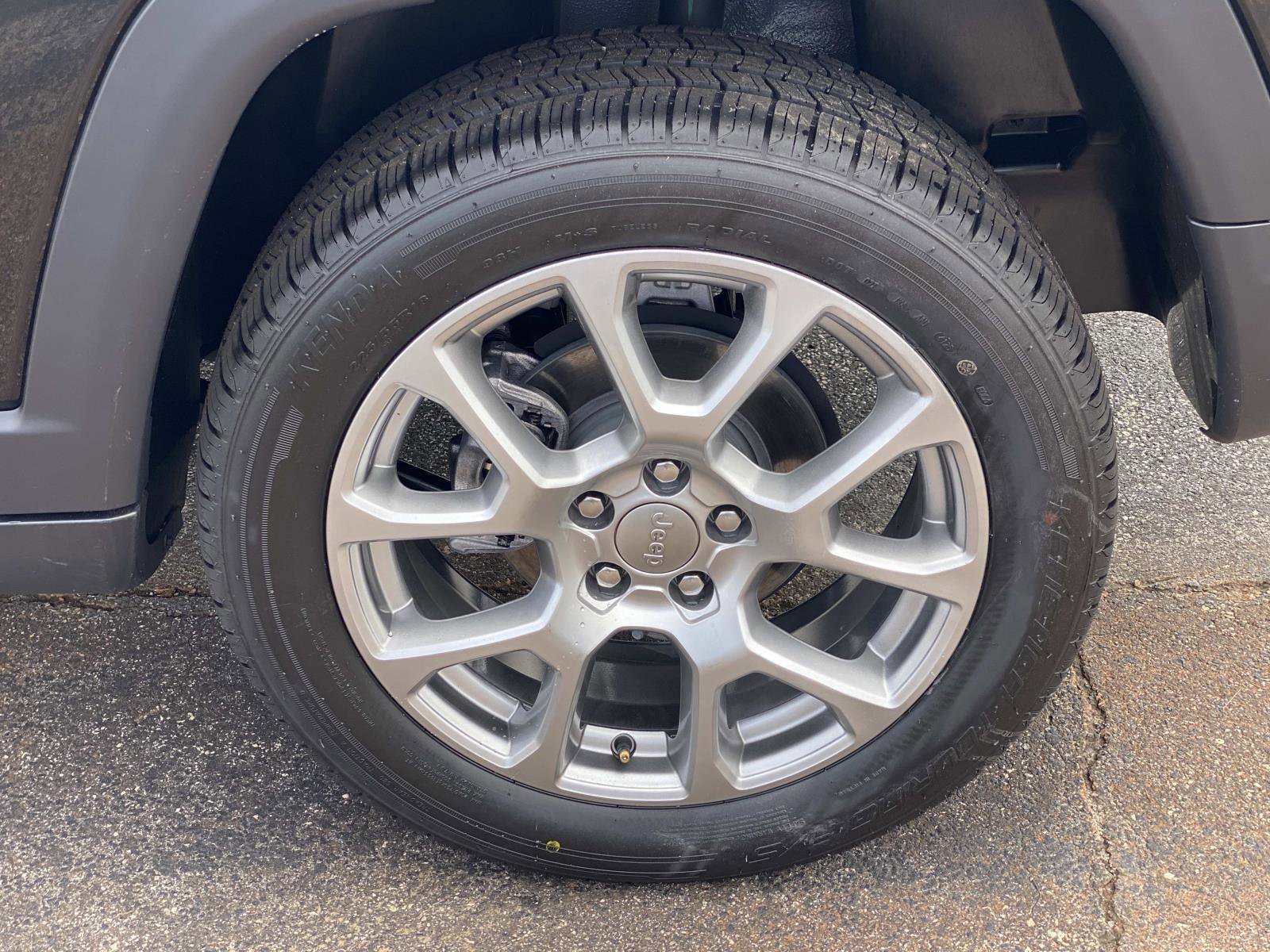 Used 2022 Jeep Compass Latitude image 16