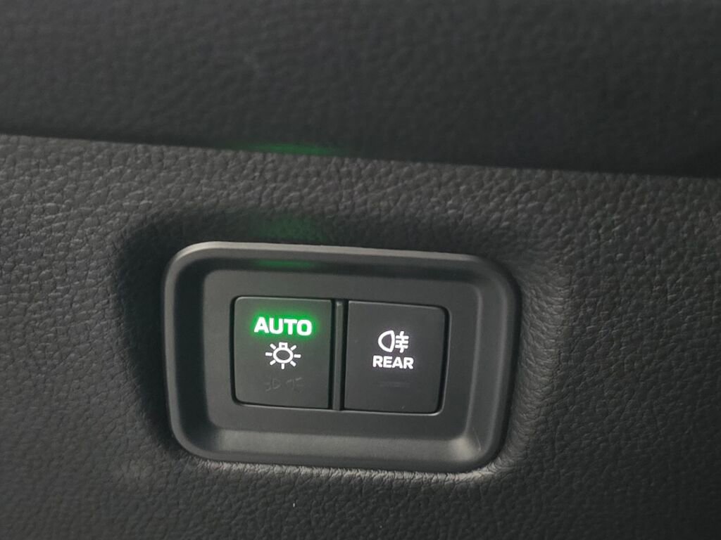 Used 2024 Porsche Cayenne image 39