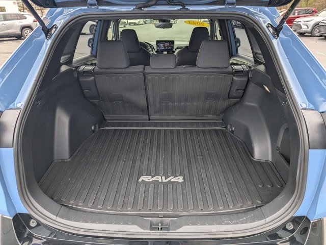 Used 2023 Toyota RAV4 SE image 16