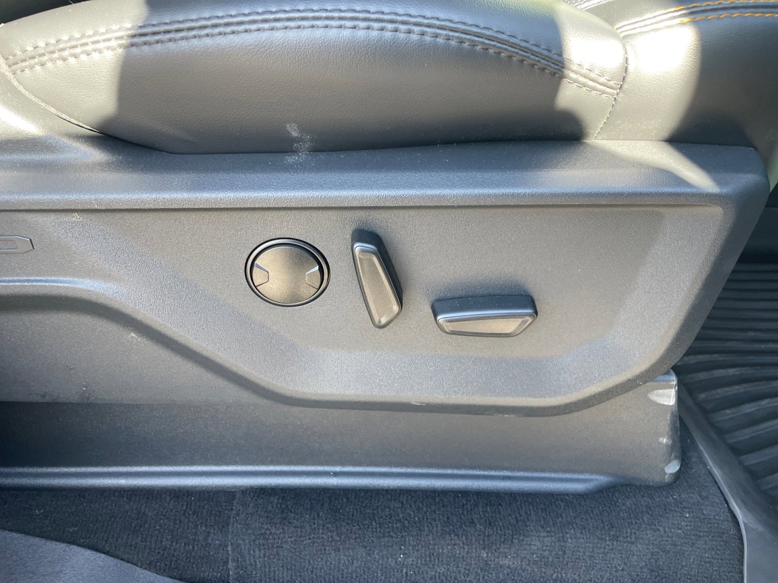 Used 2025 Ford Expedition Tremor AWD/4WD image 32