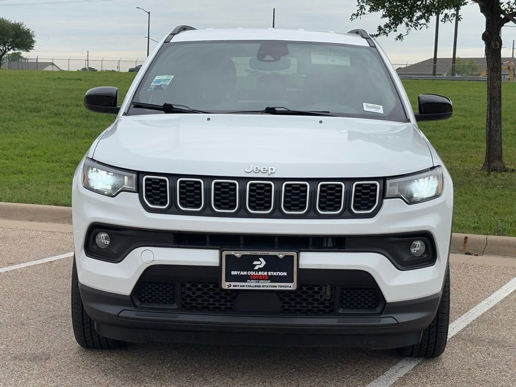 Used 2024 Jeep Compass Latitude AWD/4WD image 3