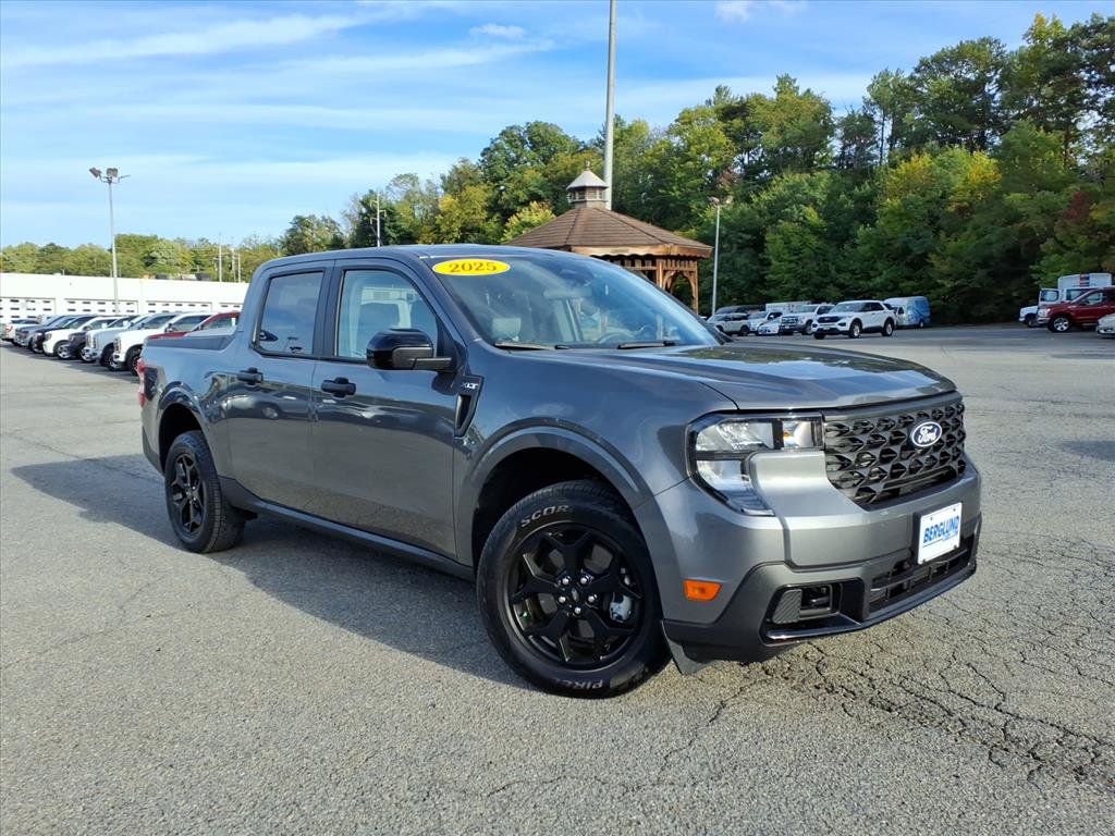 Used 2025 Ford Maverick XLT w/ XLT Luxury Package AWD/4WD image 3