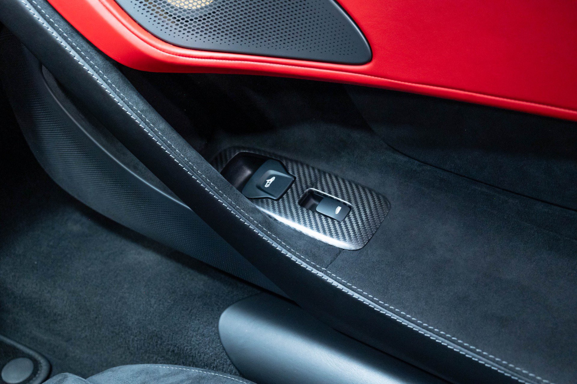 Used 2019 McLaren 570S Coupe RWD image 18