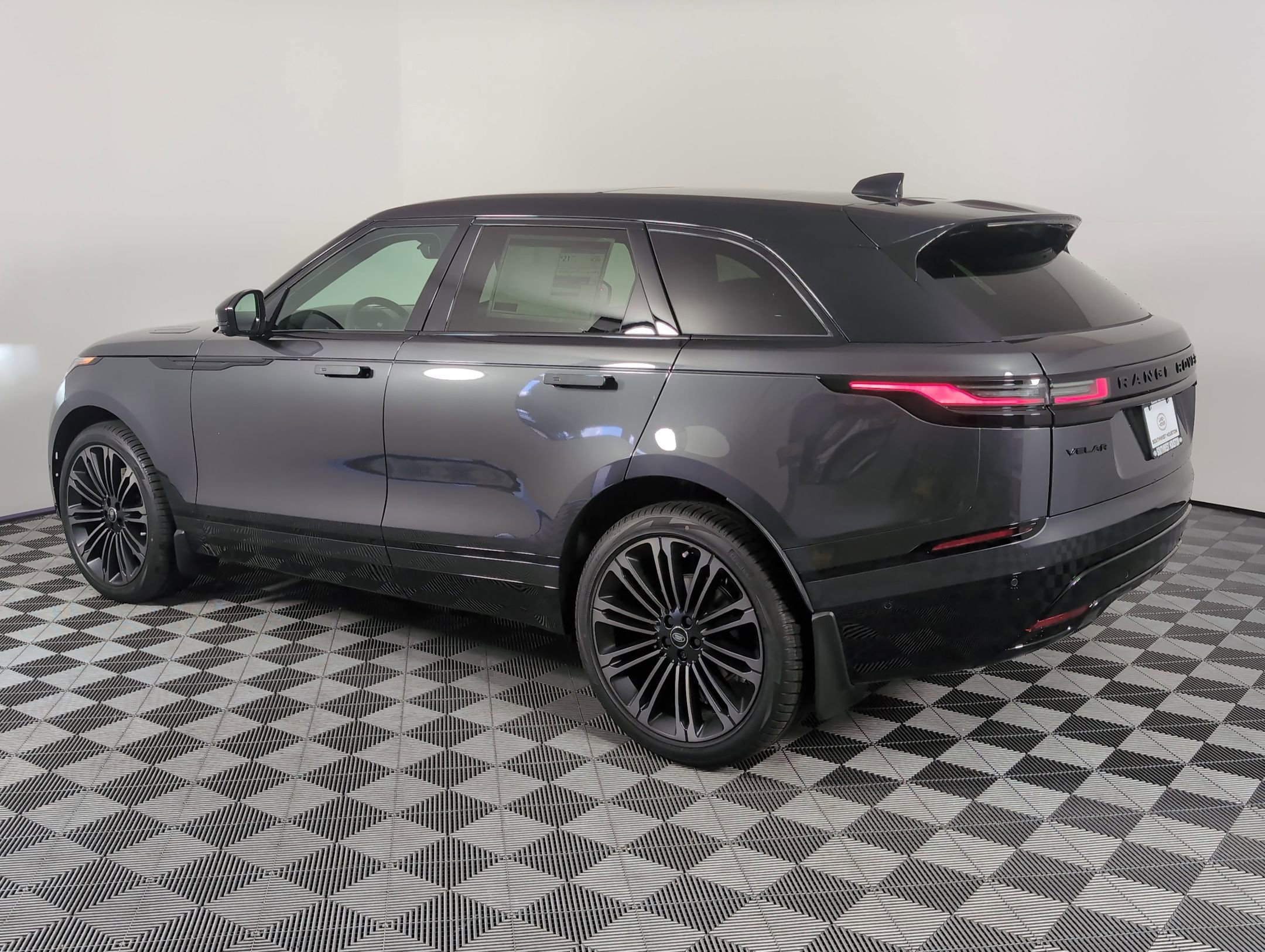 Used 2026 Land Rover Range Rover Velar Dynamic SE image 3
