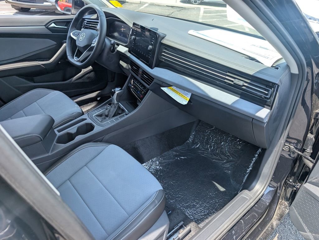 New 2025 Volkswagen Jetta SE image 23
