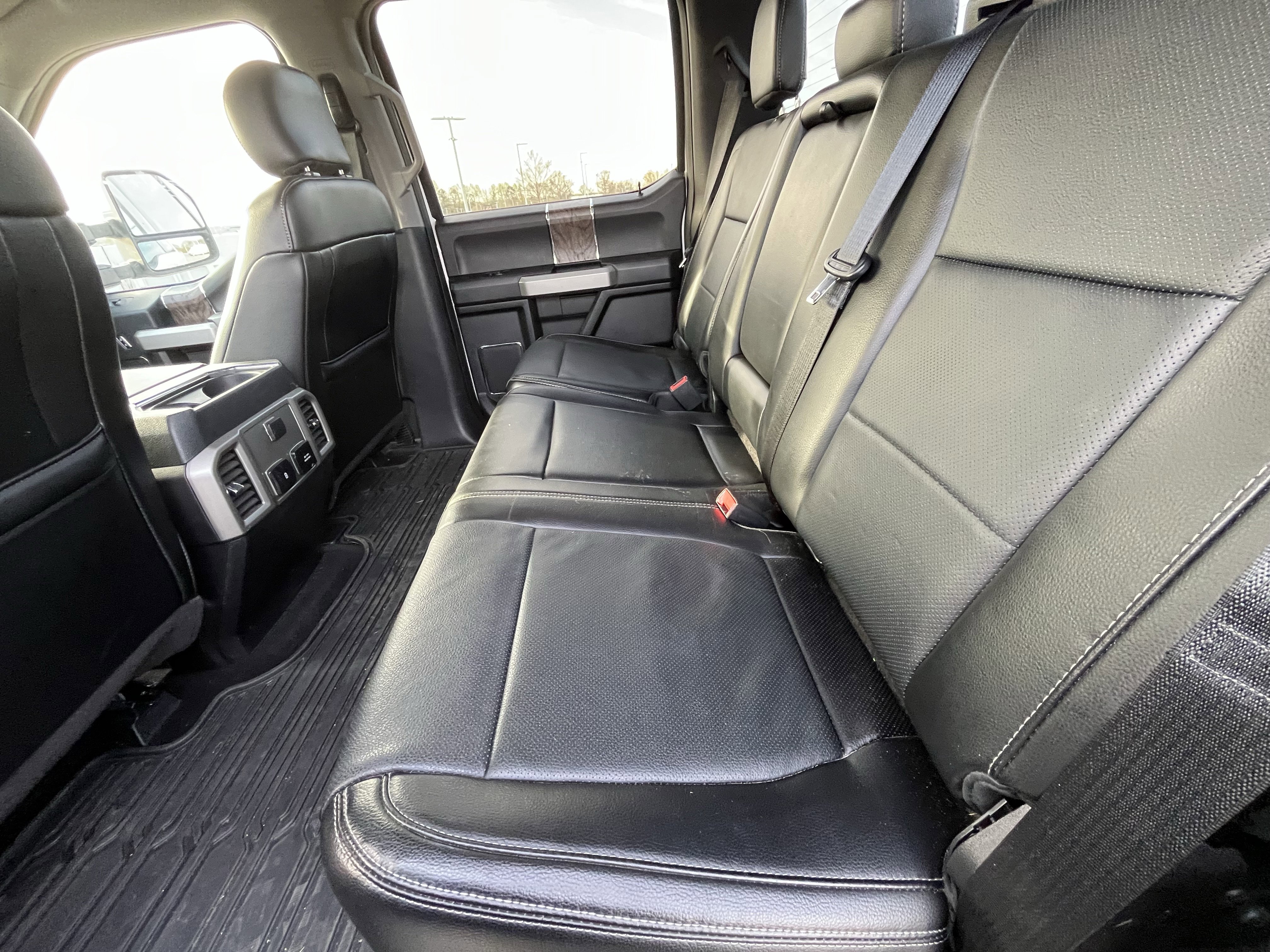 Used 2018 Ford F250 Lariat image 28