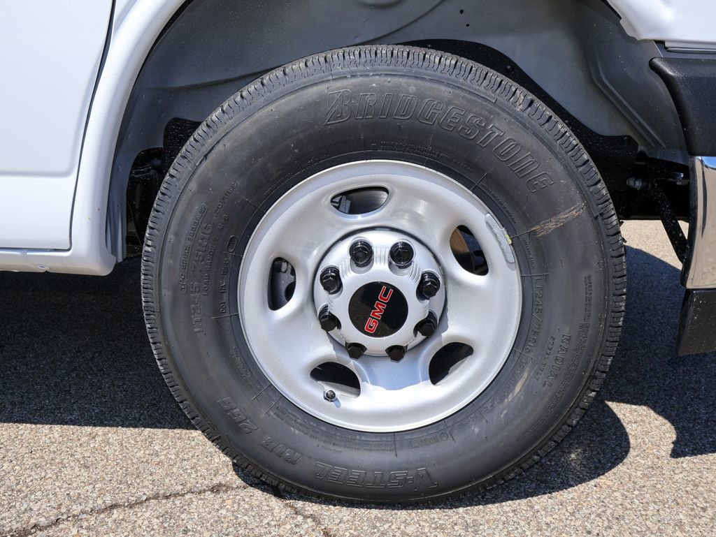 New 2026 GMC Savana 2500 image 23