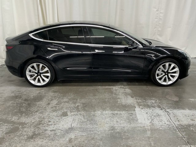 Used 2018 Tesla Model 3 Mid Range image 2