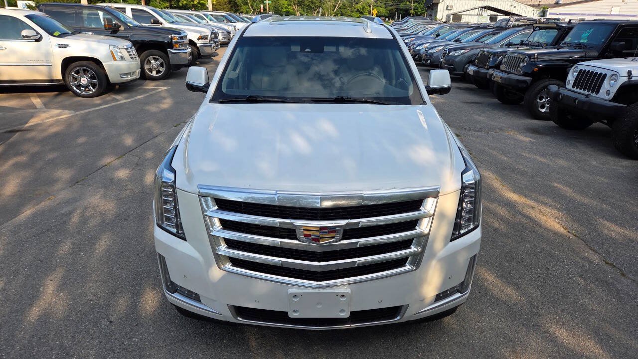 Used 2017 Cadillac Escalade Luxury AWD/4WD image 3