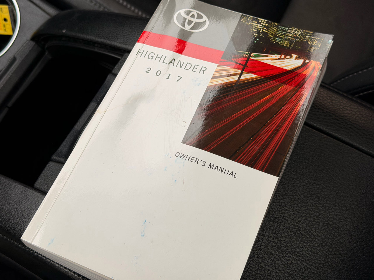 Used 2017 Toyota Highlander SE w/ Carpet Mat Package image 34