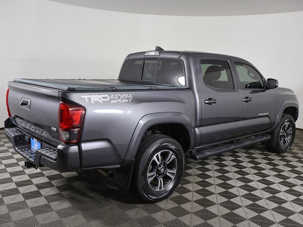 Used 2018 Toyota Tacoma TRD Sport AWD/4WD image 8