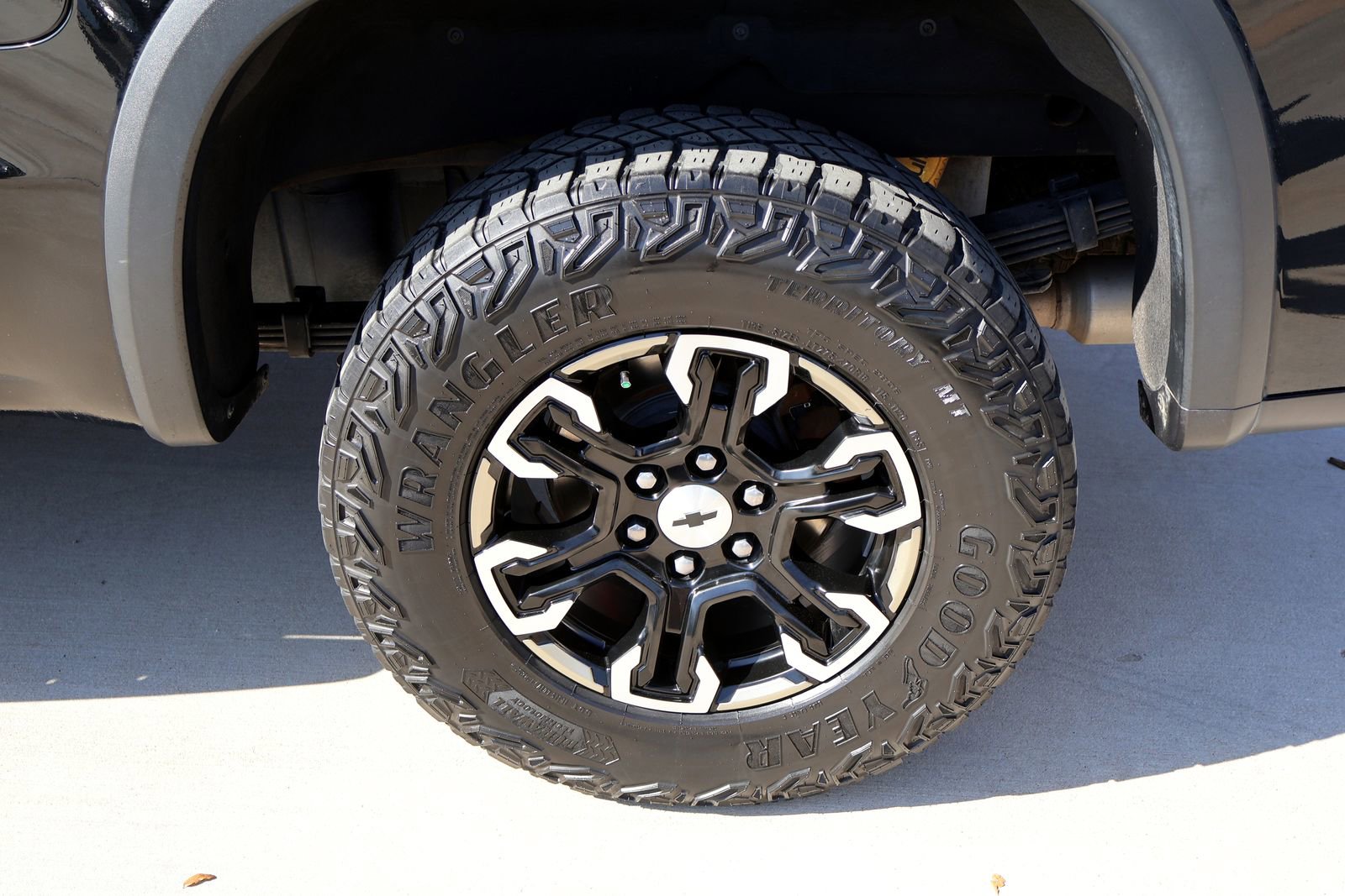 Used 2023 Chevrolet Silverado 1500 ZR2 w/ Technology Package AWD/4WD image 12
