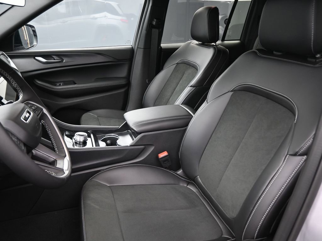 New 2025 Jeep Grand Cherokee Altitude RWD image 19