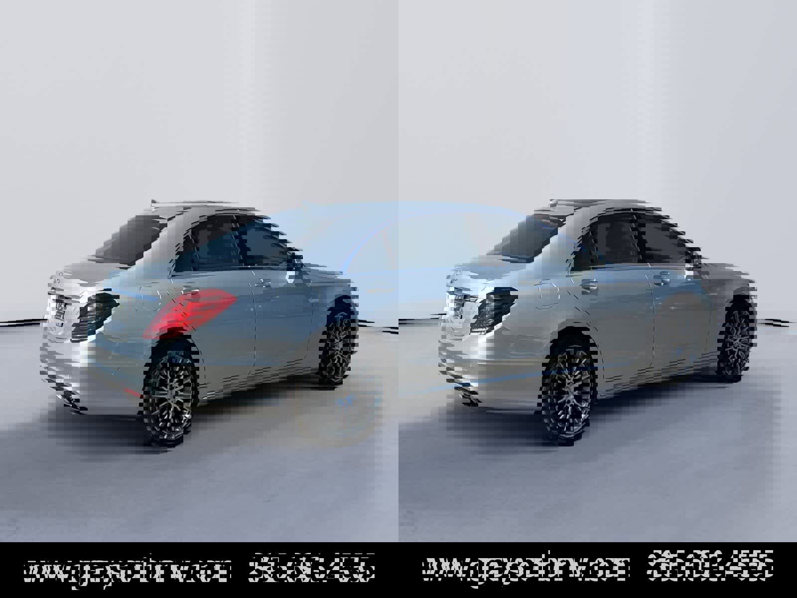 Used 2015 Mercedes-Benz S 550 Sedan image 3