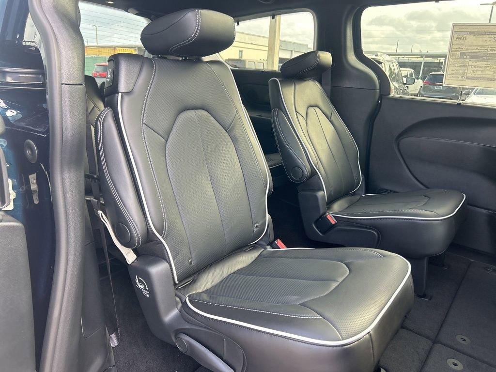 New 2025 Chrysler Pacifica Limited image 27