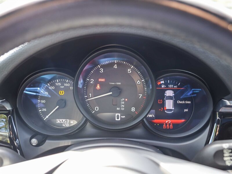 Used 2023 Porsche Macan w/ Premium Package Plus AWD/4WD image 30