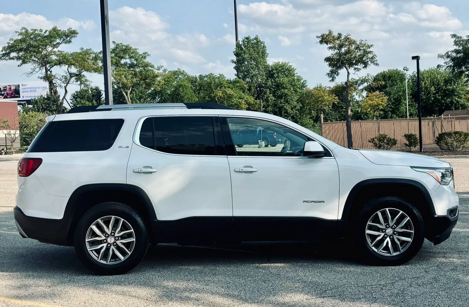 Used 2017 GMC Acadia SLE AWD/4WD image 7