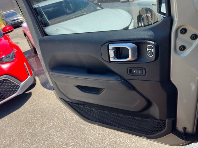 Used 2022 Jeep Wrangler Unlimited Sahara w/ Cold Weather Group AWD/4WD image 12
