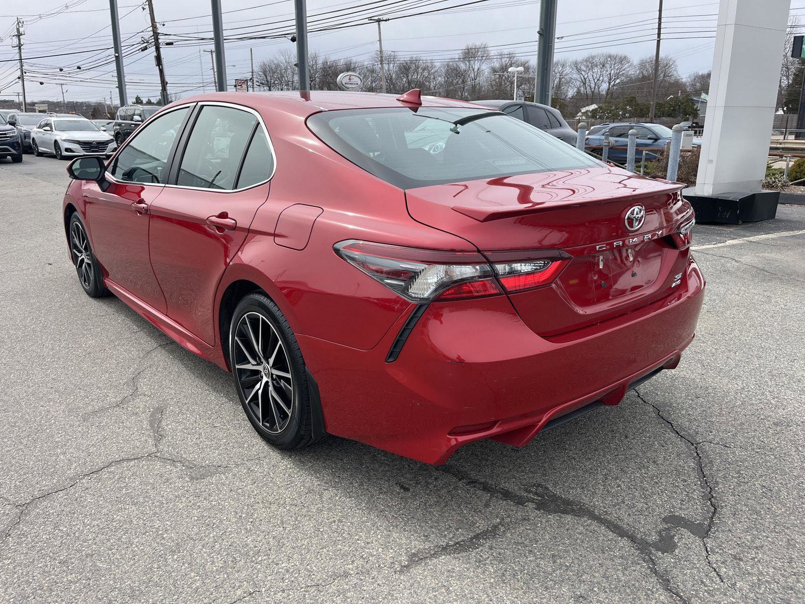 Used 2022 Toyota Camry SE w/ Cold Weather Package image 6