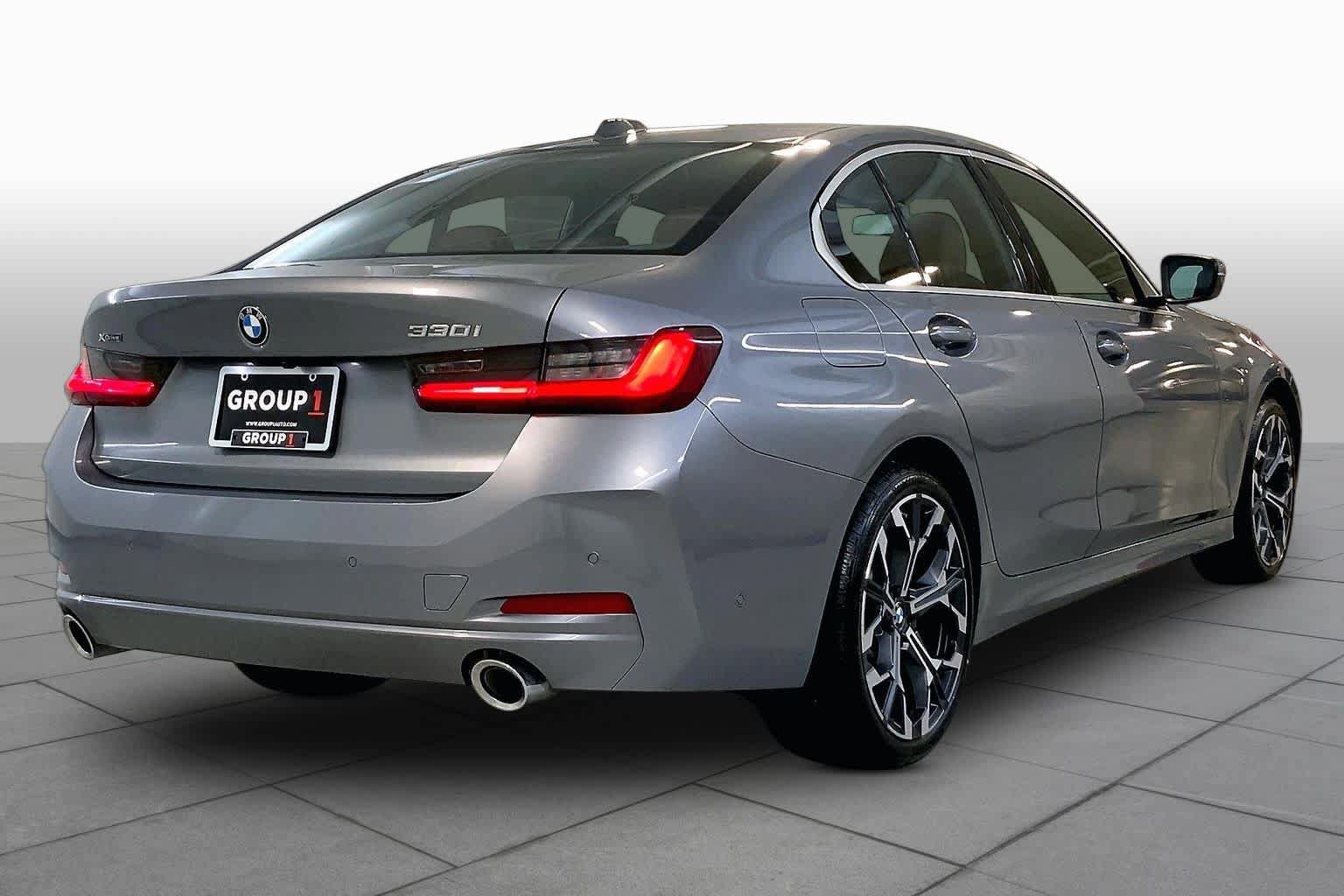 Used 2025 BMW 330i xDrive Sedan AWD/4WD image 12