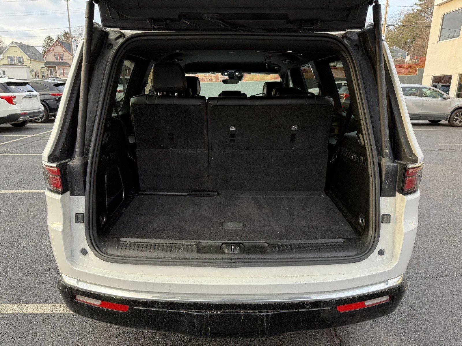 Used 2024 Jeep Wagoneer Series II w/ Flexible Seating Group RWD image 30