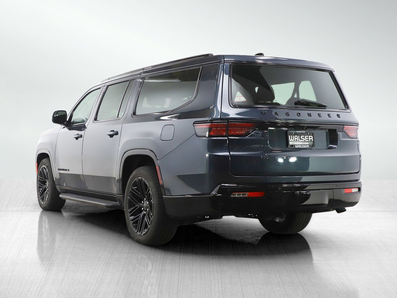 Used 2025 Jeep Wagoneer L Series II w/ Premium Group I AWD/4WD image 3