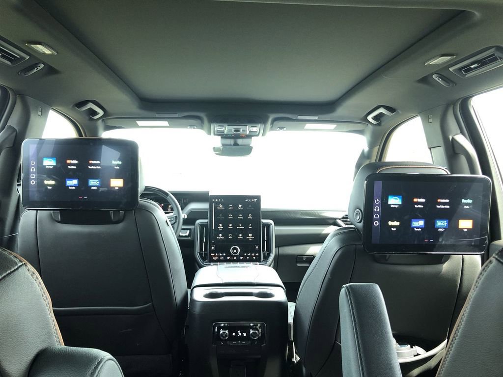 Used 2025 GMC Yukon AT4 w/ AT4 Premium Plus Package AWD/4WD image 21