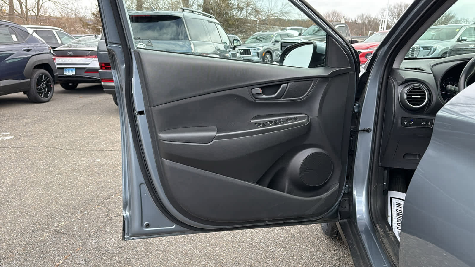 Used 2021 Hyundai Kona SEL w/ Winter Weather Package image 11