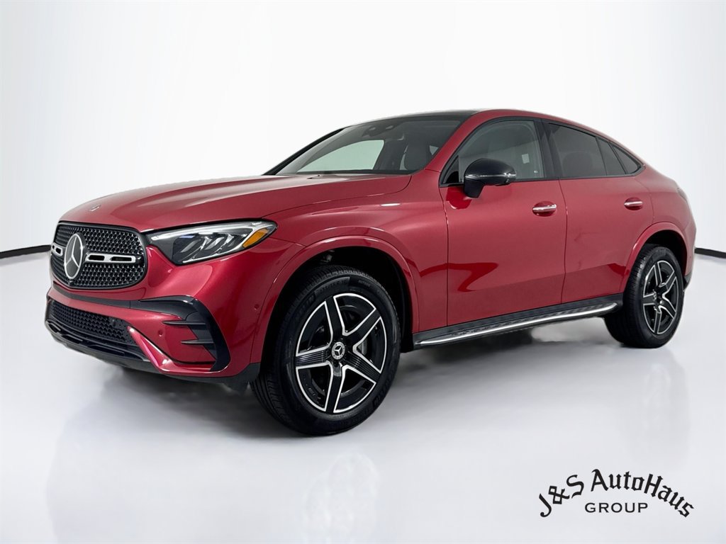 Used 2025 Mercedes-Benz GLC 300 4MATIC w/ AMG Line image 3