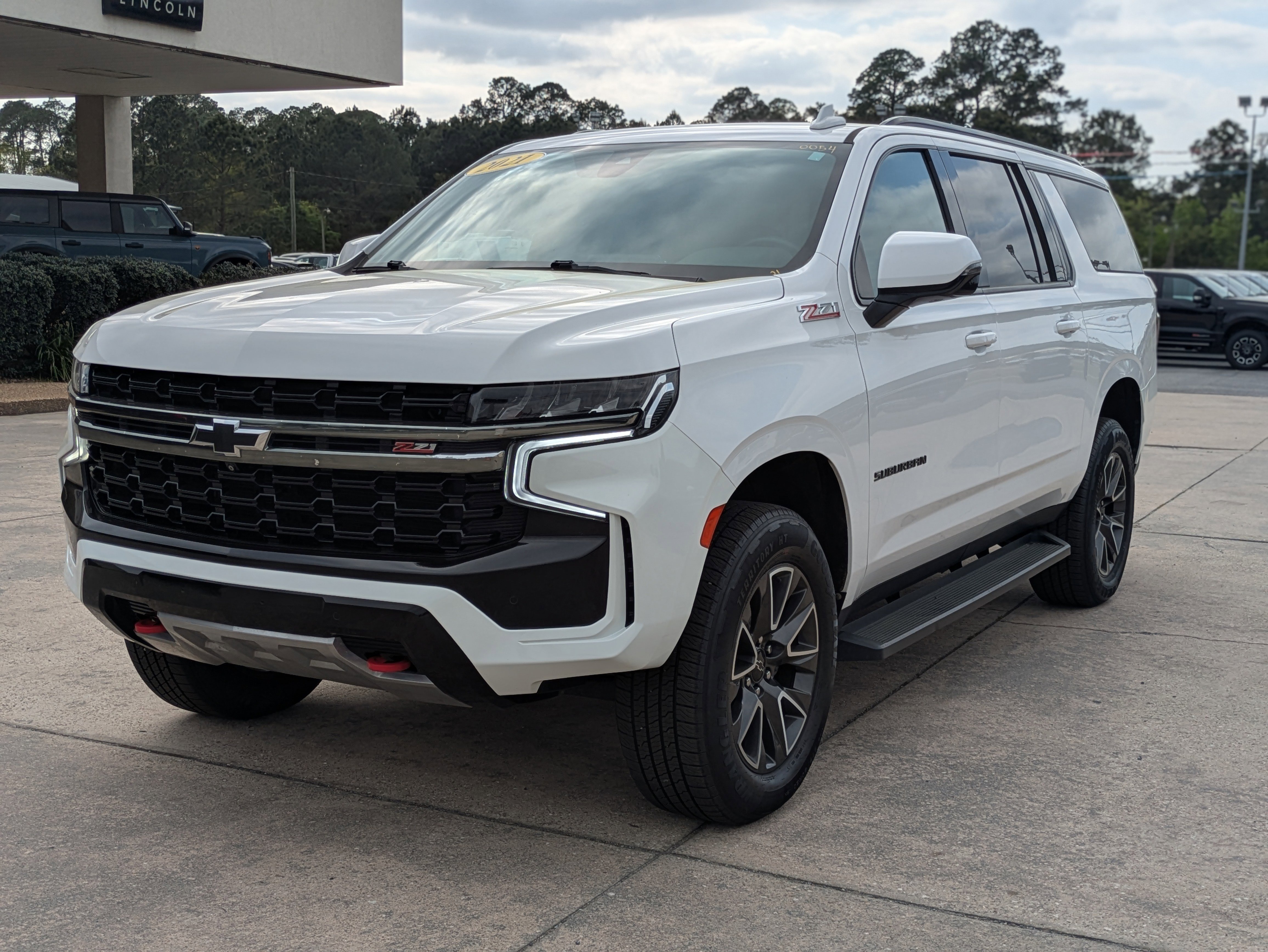 Used 2021 Chevrolet Suburban Z71 w/ Z71 Off-Road Package AWD/4WD image 2