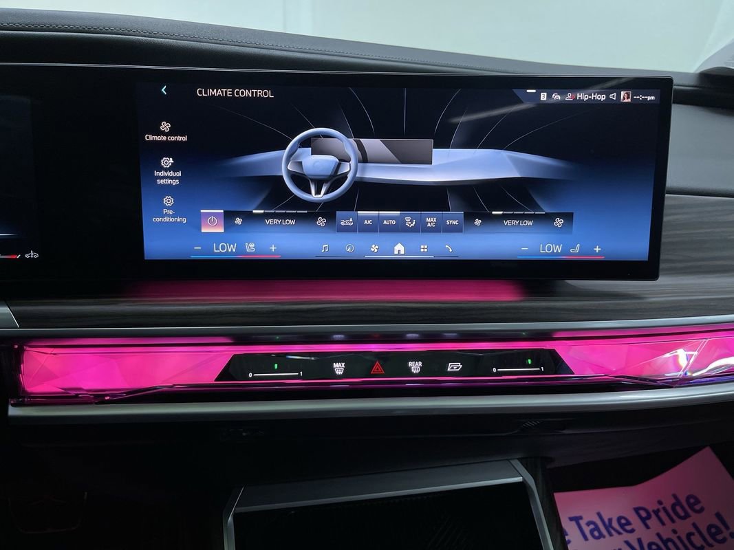 Used 2023 BMW 760i xDrive image 24