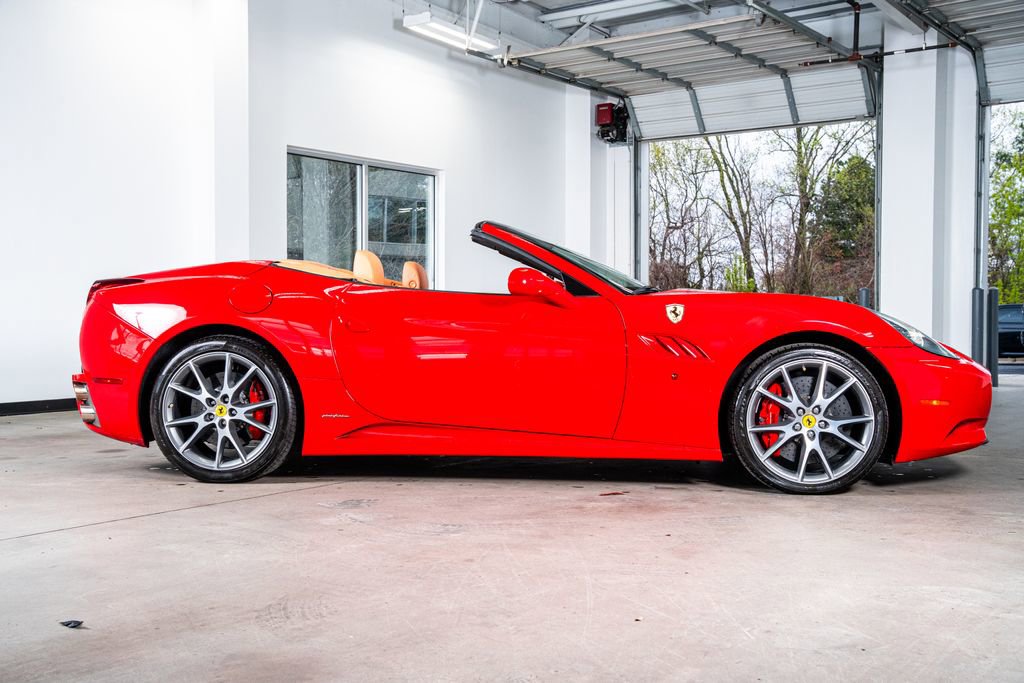 Used 2010 Ferrari California image 5