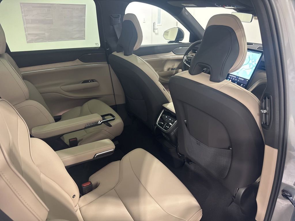 New 2026 Volvo EX90 Plus AWD/4WD image 24