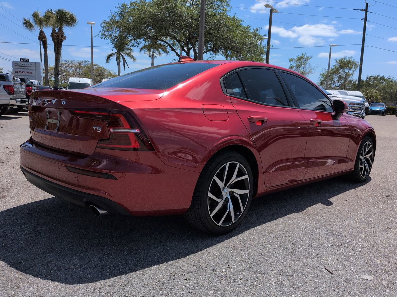 Used 2019 Volvo S60 T5 Momentum image 5