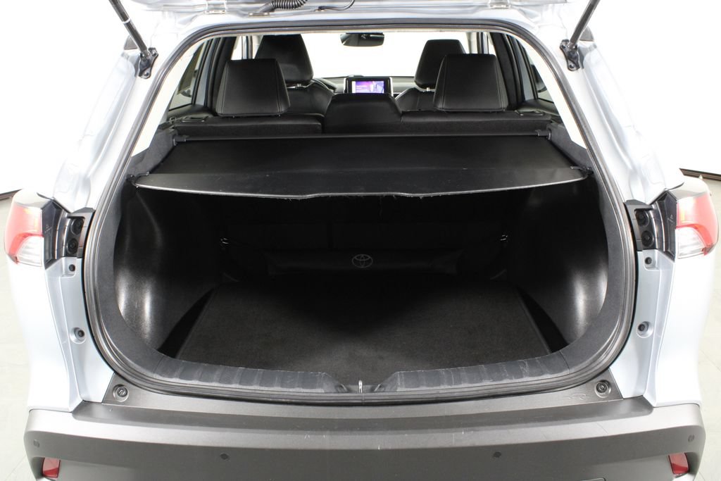 Used 2024 Toyota Corolla Cross XLE FWD image 17