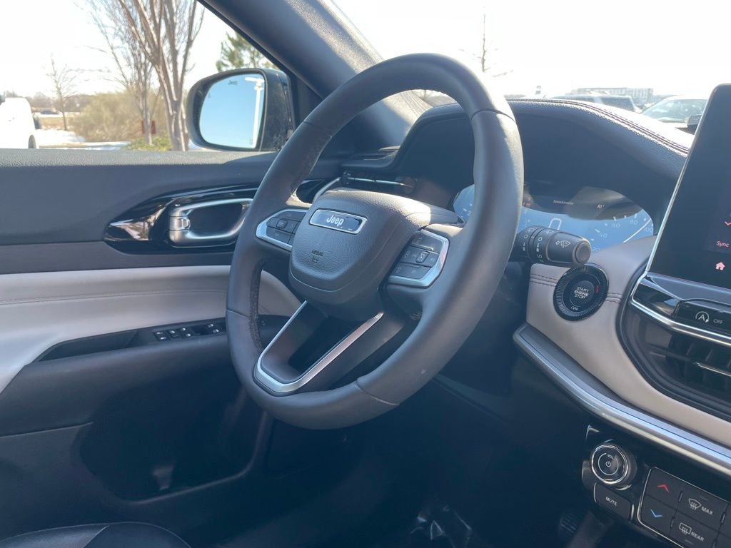 Used 2024 Jeep Compass Limited image 30