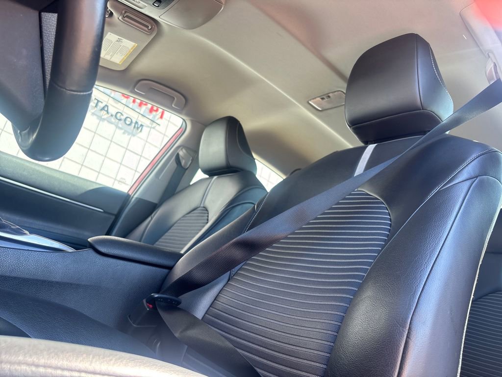 Used 2020 Toyota Camry SE FWD image 10
