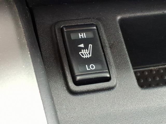 Used 2021 Nissan Titan SV w/ SV Convenience Package image 9