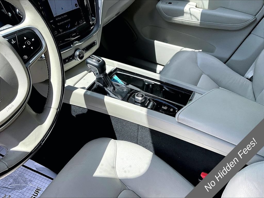 Used 2020 Volvo XC60 T6 Momentum w/ Protection Package Premier AWD/4WD image 13
