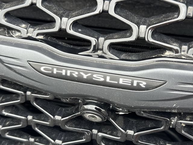 Used 2021 Chrysler Pacifica Touring-L w/ Uconnect Theater Family Group AWD/4WD image 30