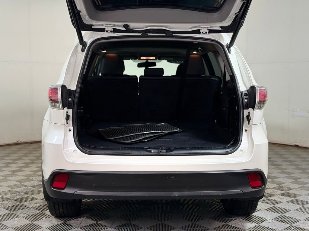 Used 2015 Toyota Highlander XLE image 6