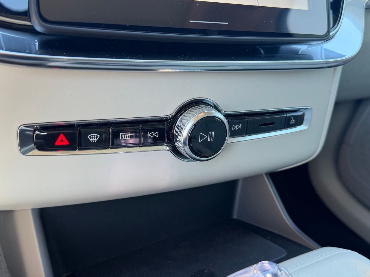 New 2027 Volvo XC90 B6 Ultra AWD/4WD image 13