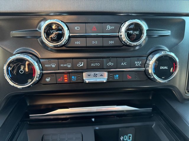 New 2026 Ford F350 Platinum w/ FX4 Off-Road Package image 18