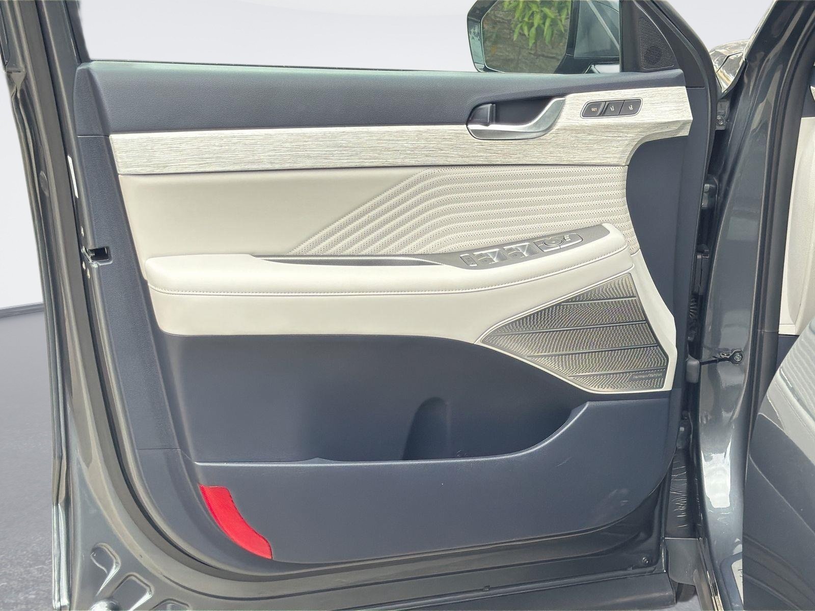 Used 2025 Hyundai Palisade Calligraphy FWD image 19