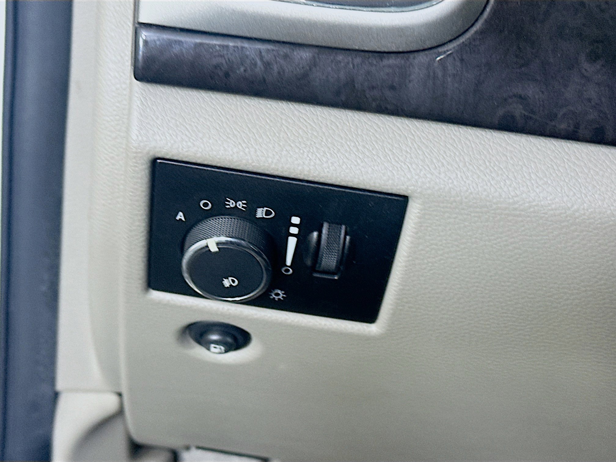 Used 2011 Jeep Grand Cherokee Laredo w/ Trailer Tow Group image 17