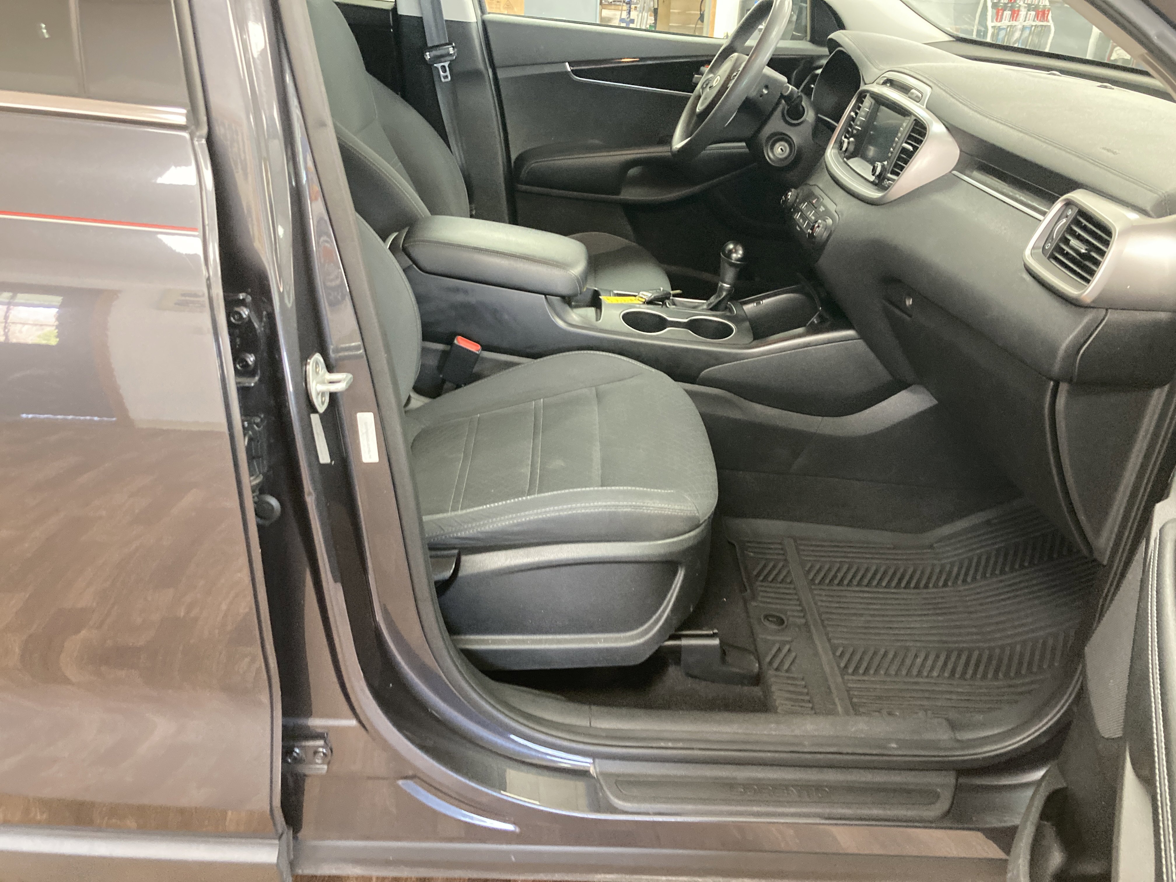 Used 2018 Kia Sorento LX image 19