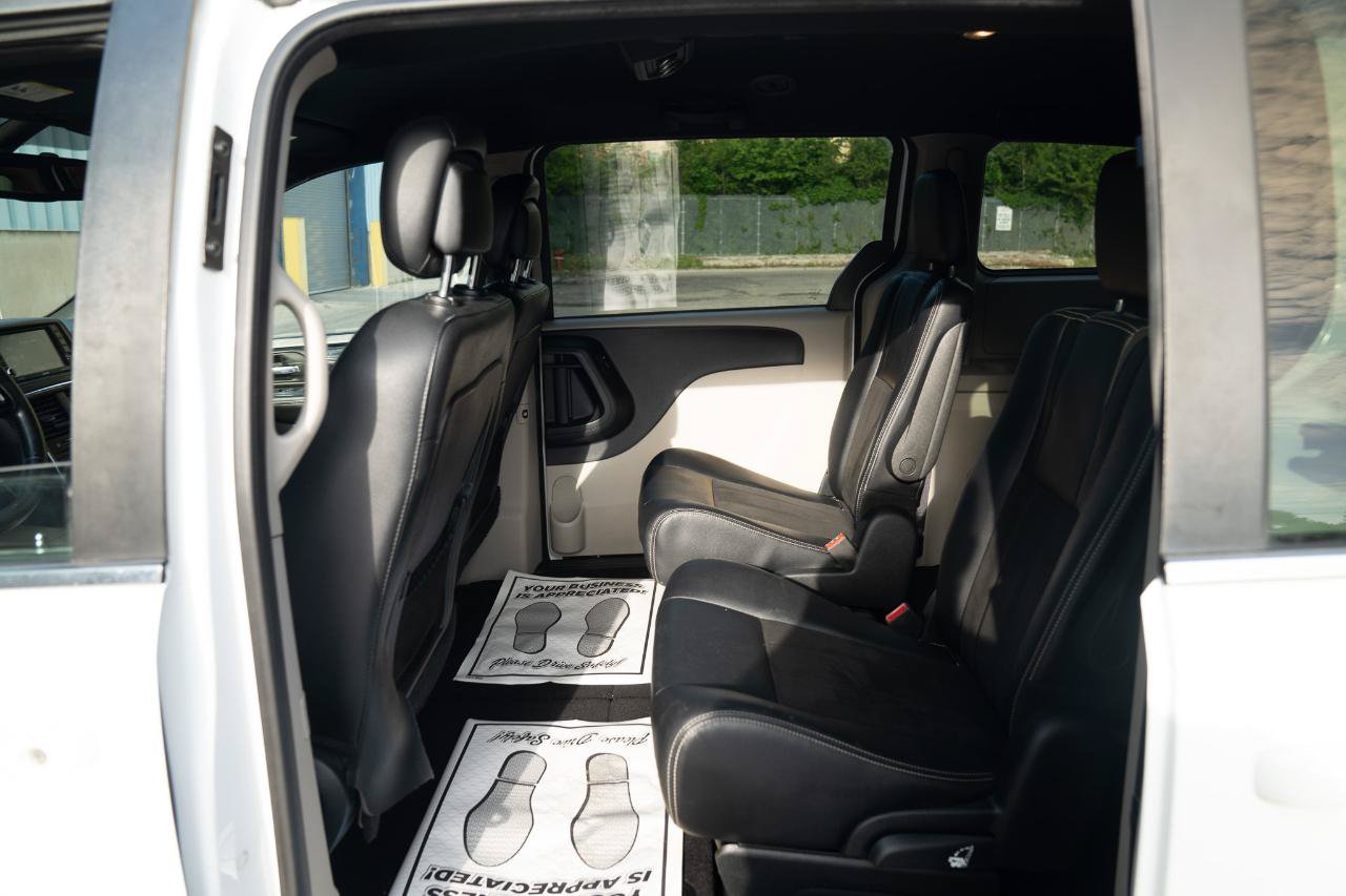 Used 2019 Dodge Grand Caravan SXT FWD image 23