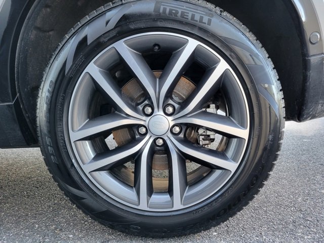 Used 2025 Land Rover Discovery Sport Dynamic SE image 17