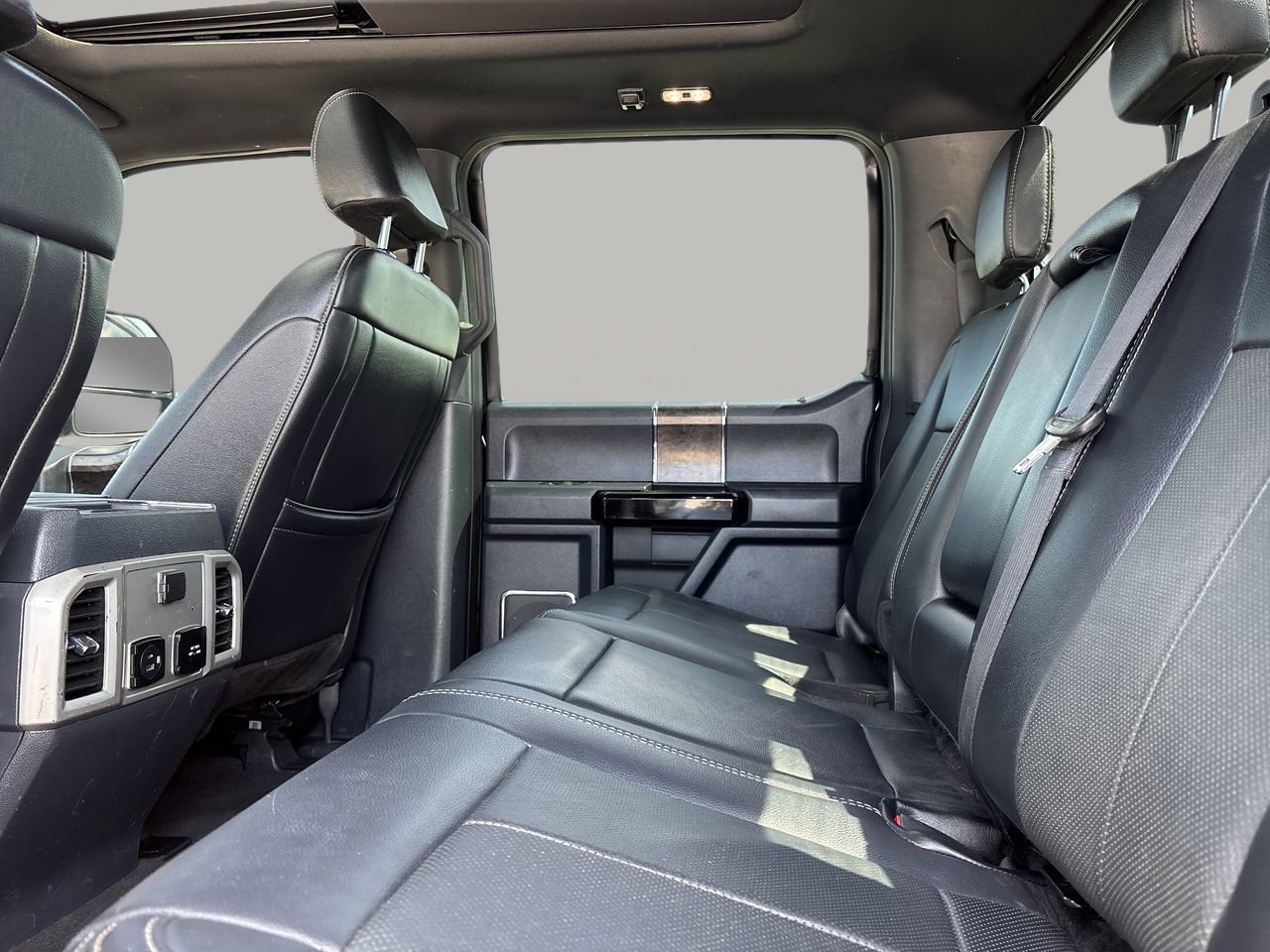 Used 2022 Ford F250 Lariat w/ Black Appearance Package image 15